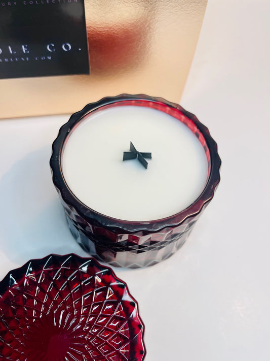 Porter Luxe Holiday Candle - Mistletoe (Surprising, Warm and Comforting)